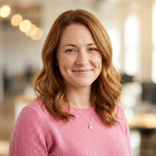 Directora de Atención al Cliente en Fuerte Inversonia, Emily Watson